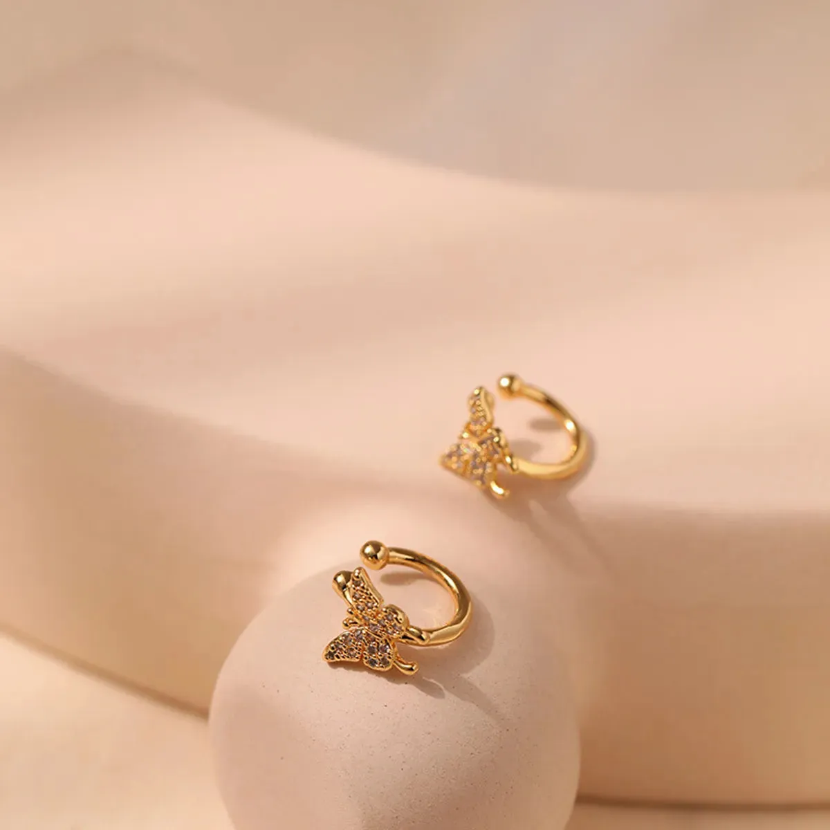 1 Pair Elegant Vintage Style Bat Bow Knot Plating Inlay Copper Zircon Gold Plated Ear Cuffs