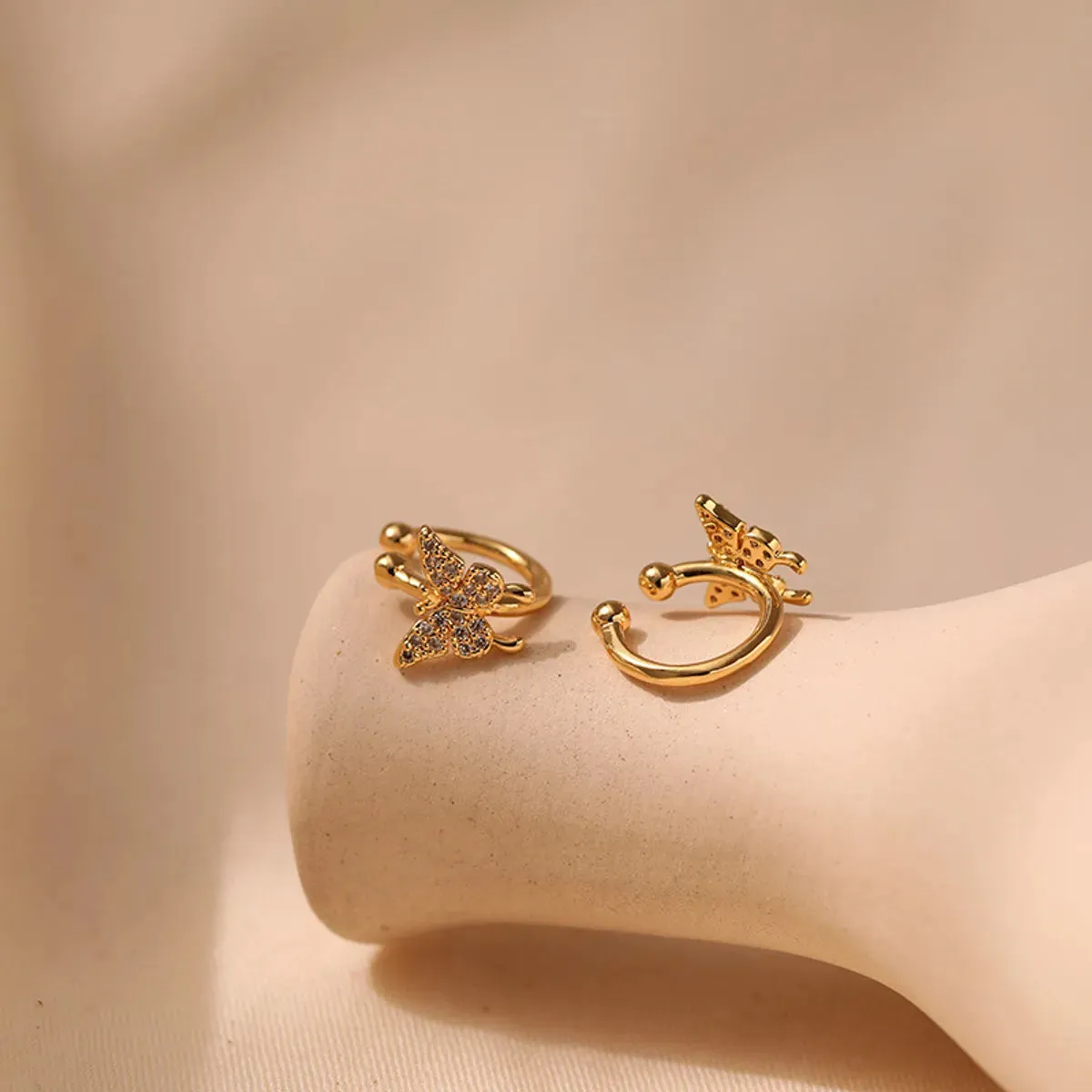 1 Pair Elegant Vintage Style Bat Bow Knot Plating Inlay Copper Zircon Gold Plated Ear Cuffs