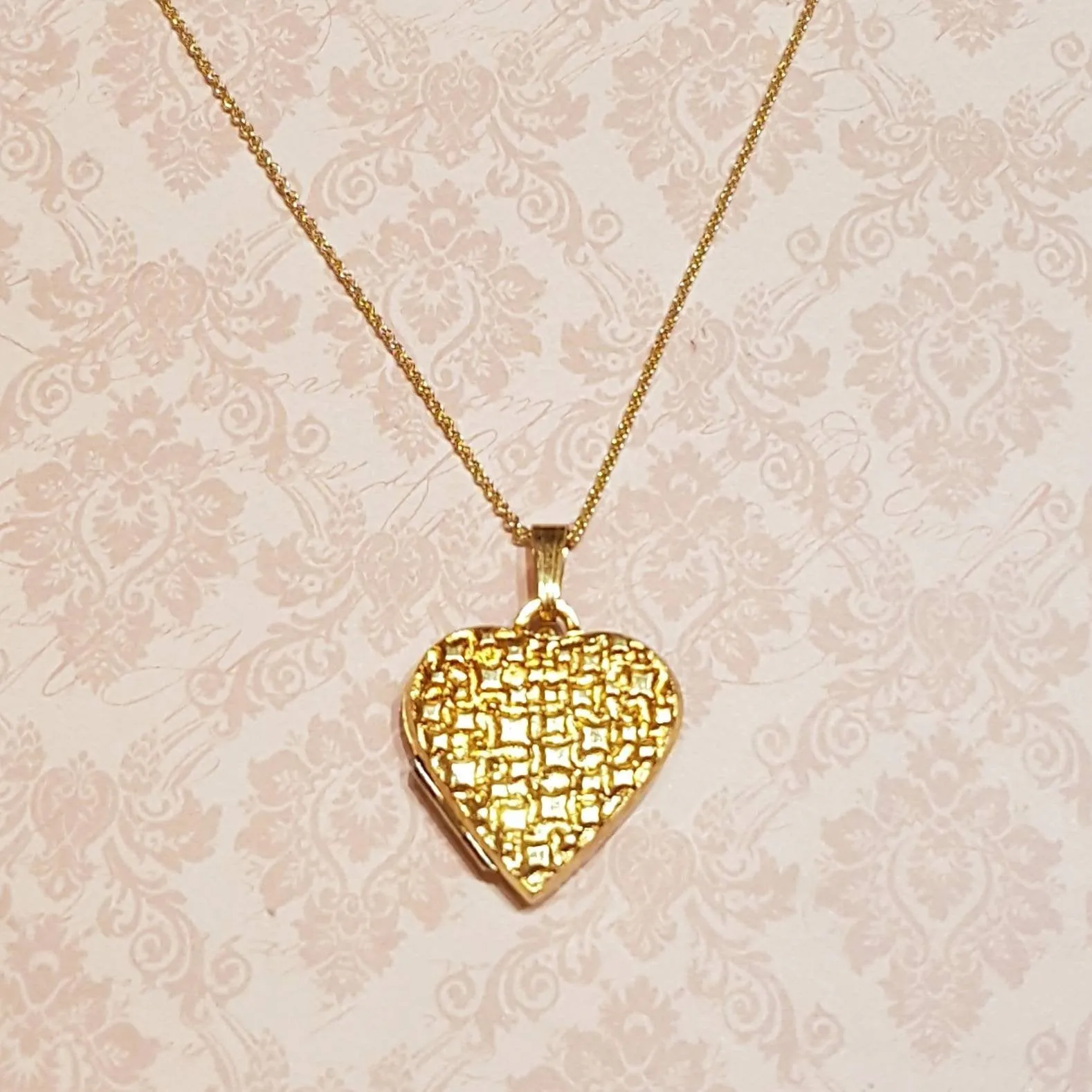 Criss Cross Golden Love Heart Locket