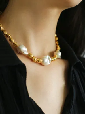 Fashionable Metallic Baroque Pearl Necklaces A Style