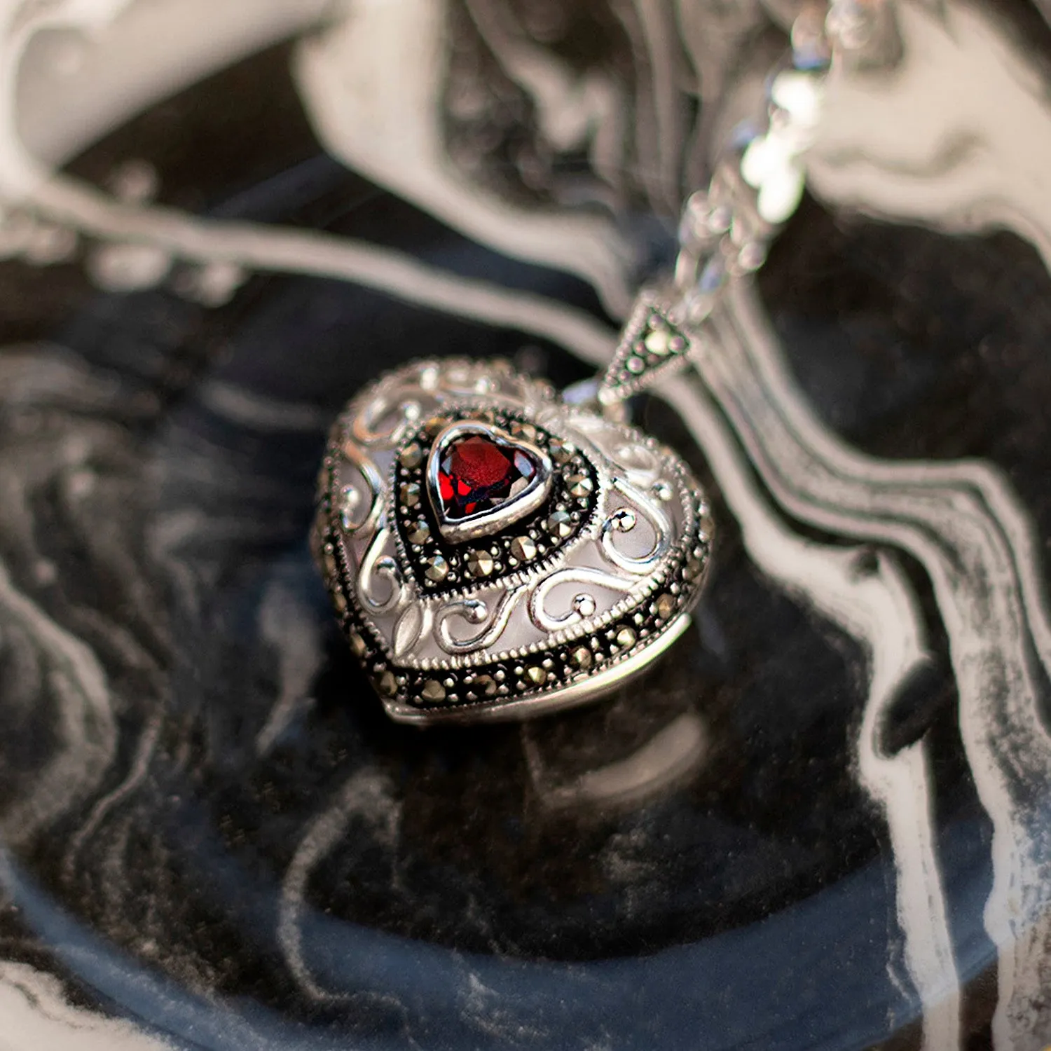 Garnet Vintage Heart Locket | Silver