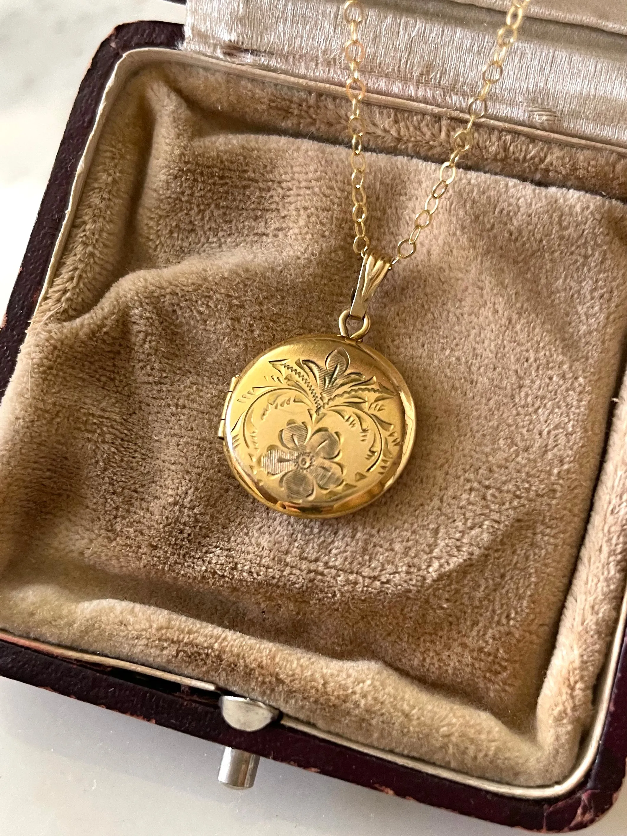 Gillyflower Locket