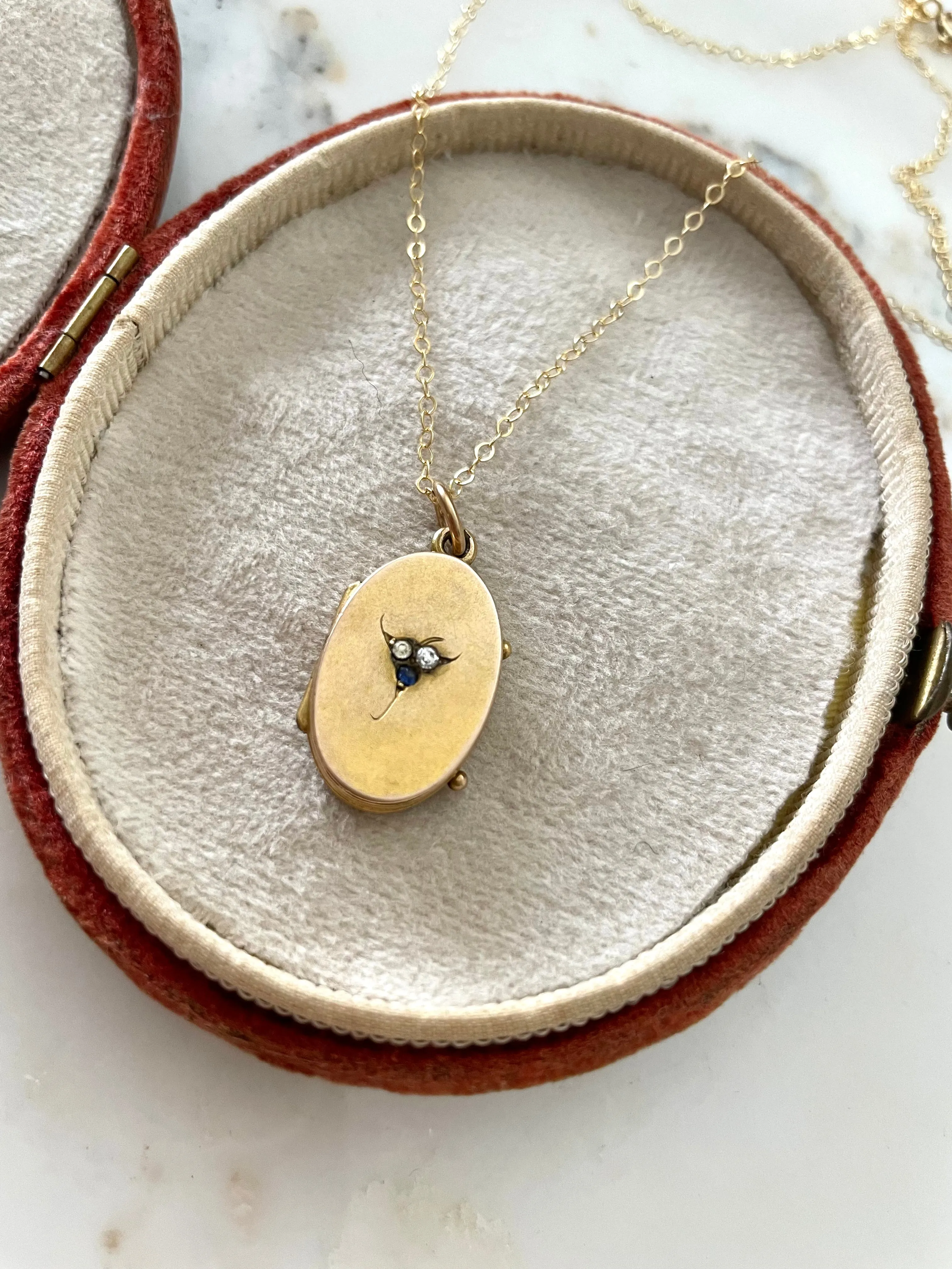 Petite Victorian Locket | 1900s