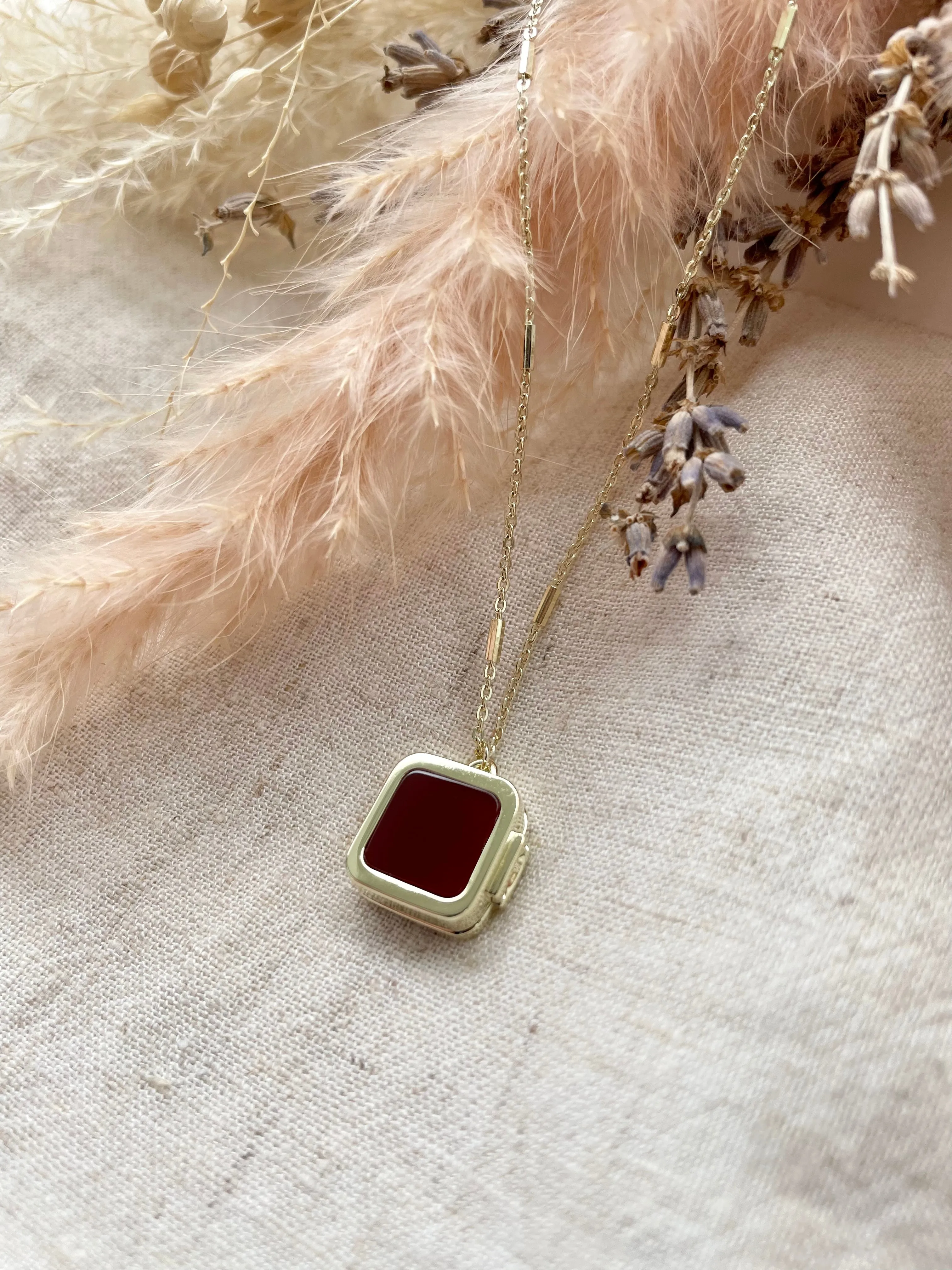 (PREORDER) Square Locket with Red Agate in Solid Gold 18K