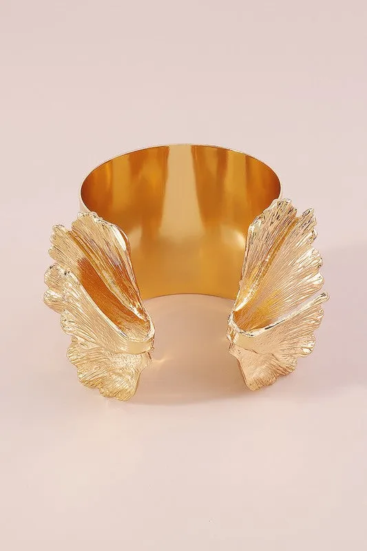 Retro Wide Metal Flower Open Bangle - Gold