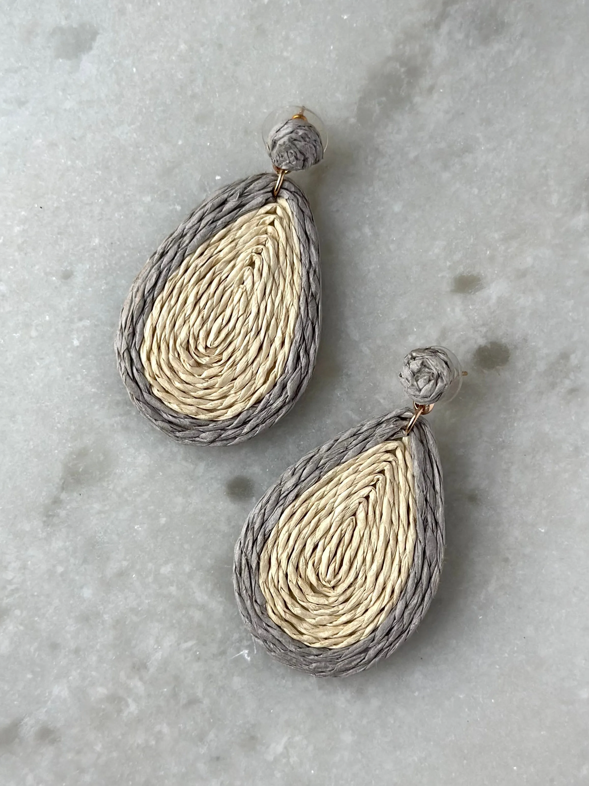 Straw Tear Dangle Earrings-Light Gray