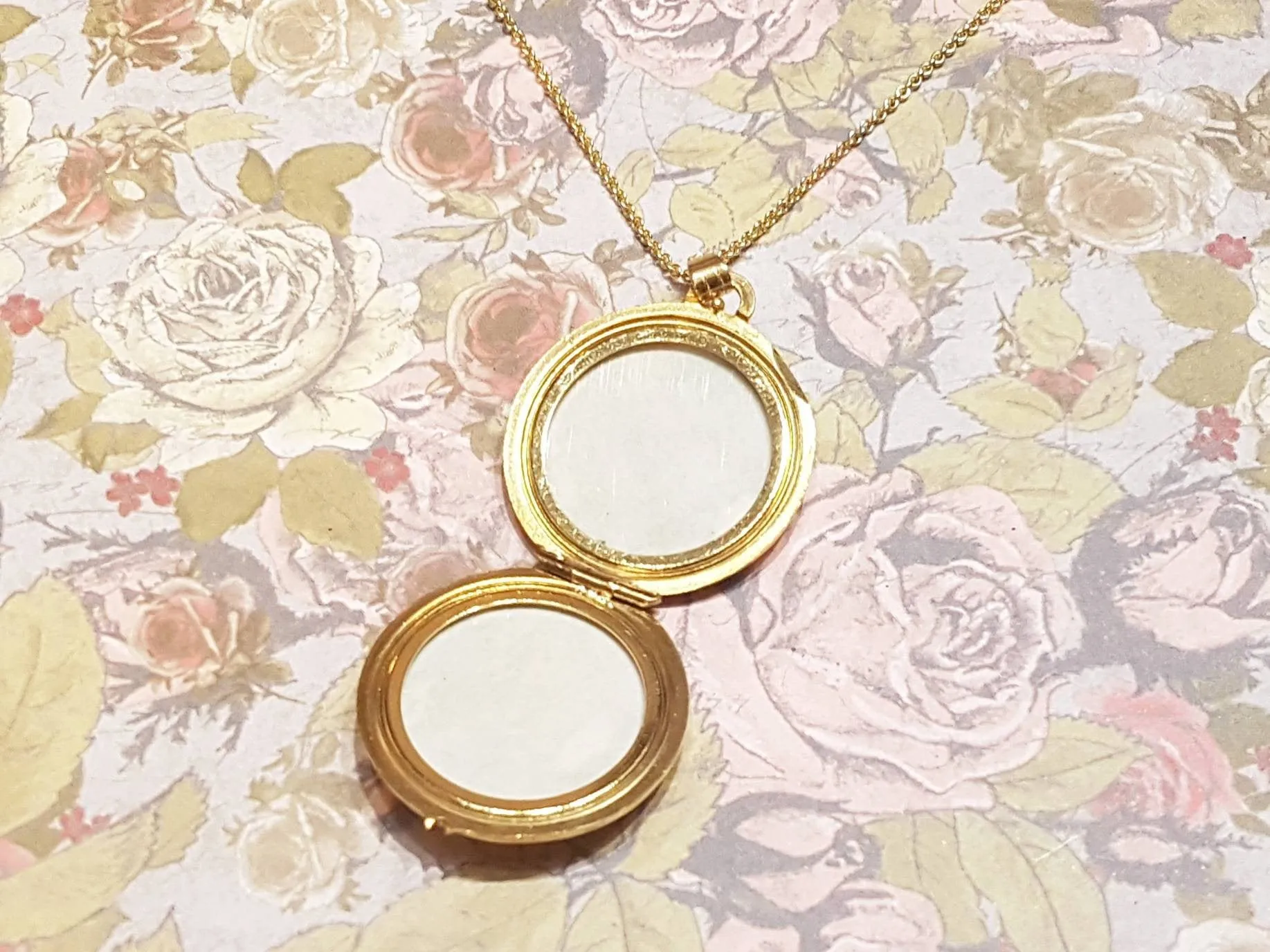 Vintage Gold Locket Round Gold Plated