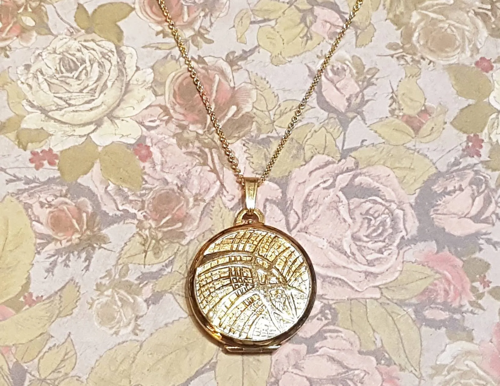 Vintage Gold Locket Round Gold Plated