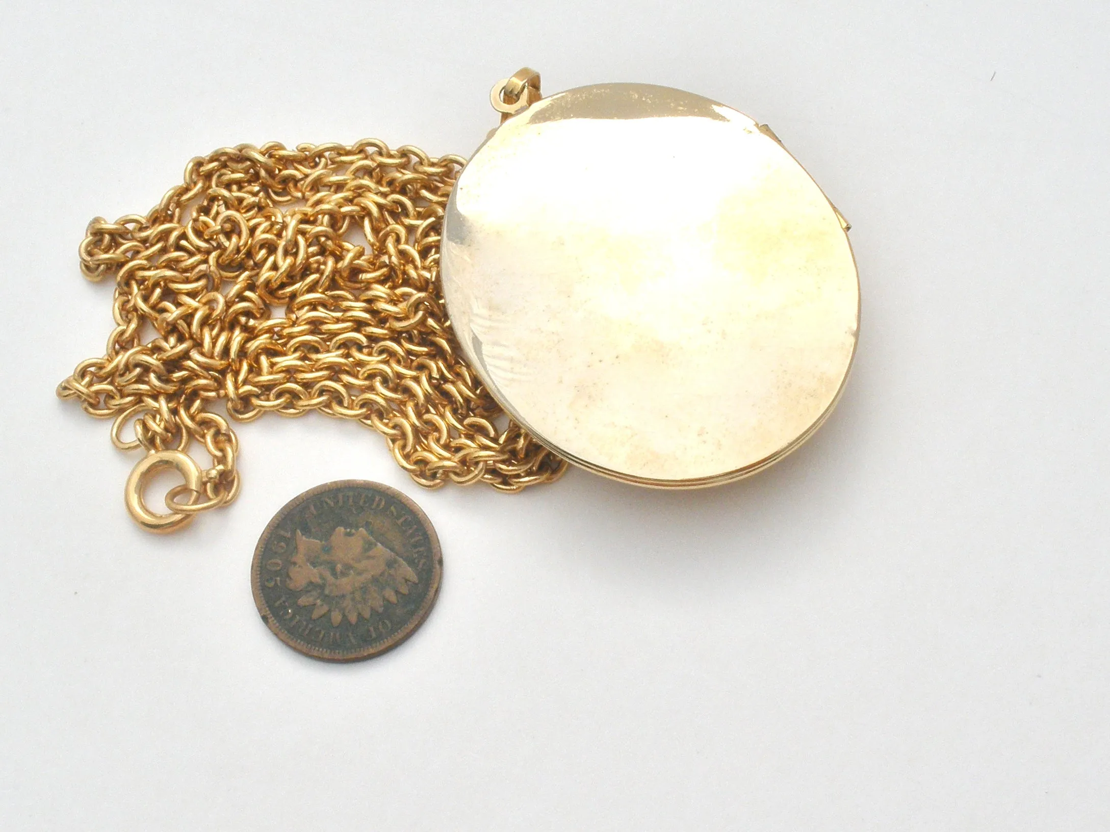 Vintage Locket Pendant Necklace 32"